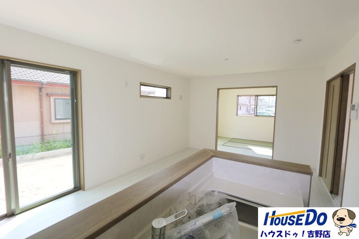 対面式キッチンなので、料理中でも子どもの様子を見ることができたり、リビングにいる家族とコミュニケーションがとれたり、テレビを見ながら料理ができますね♪