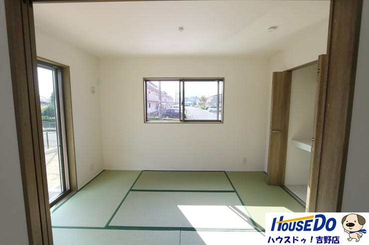 リビングからも廊下からも出入りが出来るので、客間として活用した際は来客のプライベートも保てます。