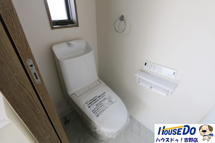 2階トイレ。温水洗浄便座付きのトイレは快適で、いつも清潔に保たれます。