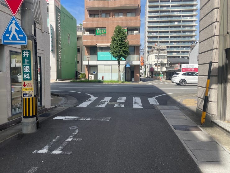 北側は金宝町通です。