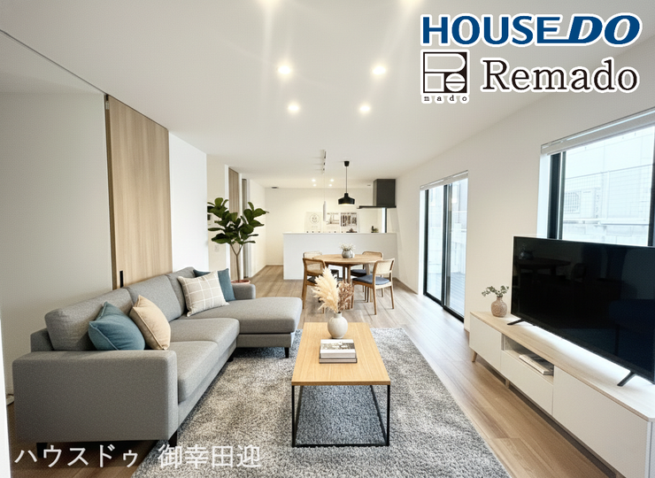 【リビング】
■家族の笑顔が集う中心地■お気に入りの家具を迎え、窓からは心地の良い光が差し込みます。※CGで家具を配置しています。