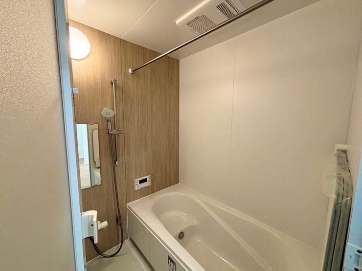 木目調が美しい浴室は、まるでリゾートスパのような雰囲気。心も身体もリフレッシュできます。