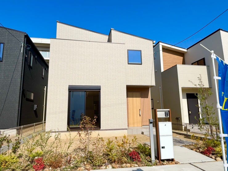 【外観】
近鉄名古屋線「新正」駅まで徒歩約10分、JR関西本線「四日市」駅まで徒歩約13分の立地になります。