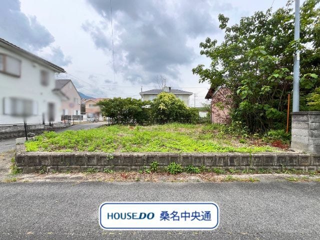 【外観】
閑静な住宅地、南濃町松山にある角地の整形地です。建築条件がないのでお好きなメーカーで建築できます。