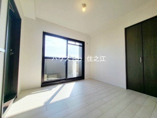 窓が有るので換気はもちろん明るく日差しの入る洋室です♪