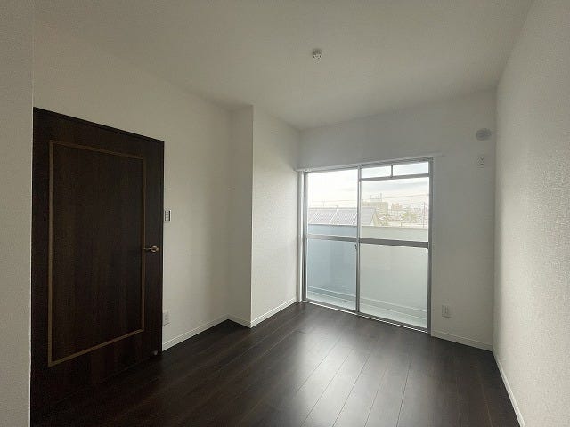 【private room】
北東側のお部屋。北側バルコニーに繋がっています!