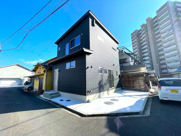 ただ「住まう」だけではございません。気持ち良く住んで欲しい気持ちをこめて…。お住まいの事、住まう街の事、お金の事、何でもご相談下さい♪