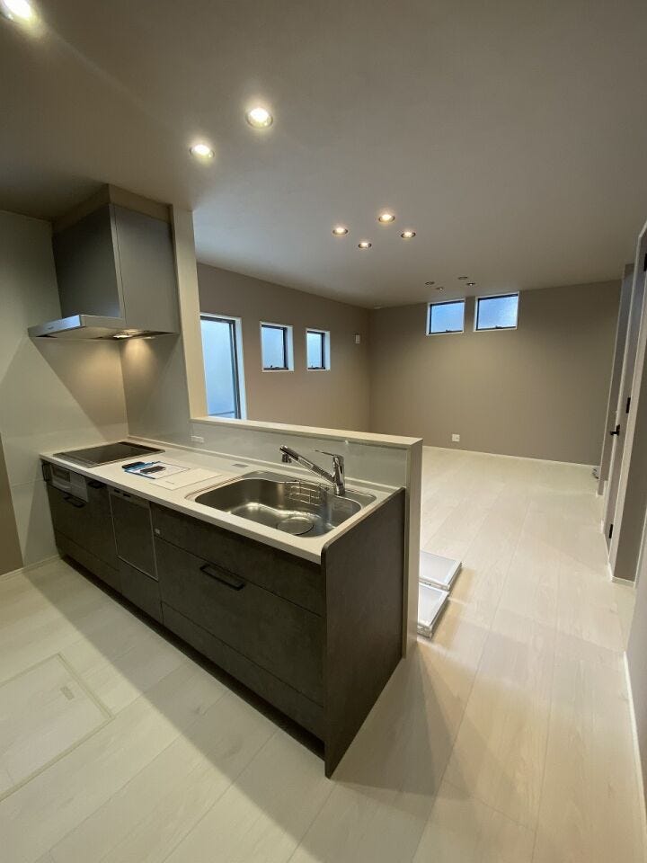 広くとられたキッチンスペースで縦横無尽に料理を楽しんでいただけます♪