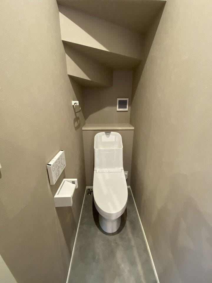 三大水回りの一つ…トイレは生活に欠かせない空間。シンプルで清潔感のある空間をご体感していただけます♪