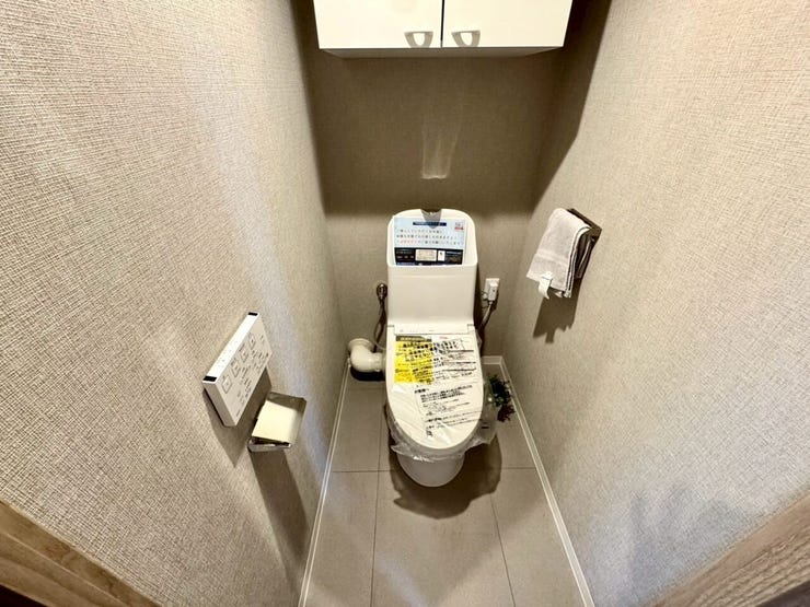 【Toilet】清潔感があり、落ち着いたデザインのトイレ。家族みんなが快適に使えます。