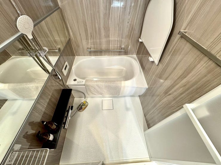 【Bathroom】お子様とのバスタイムにも十分な広さがあり、掃除も簡単にできます。