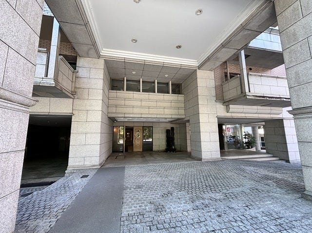 丁寧に整備されたエントランスは、毎日行き来するのが楽しみになるような、落ち着いた雰囲気を演出しています♪