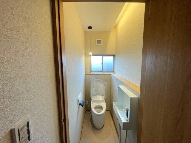 トイレ内には便利な手洗い場付き