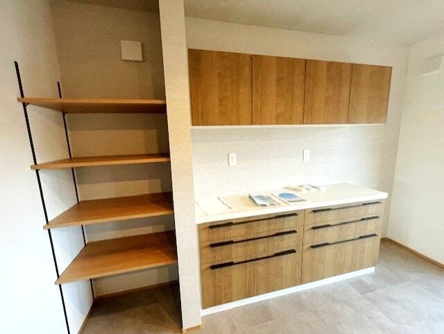 収納力のあるカウンター付きで機能性も充実しています。