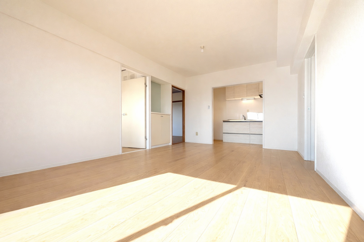 リビング:ご家族の憩いの場♪一緒にテレビを観たり食事をしたり、同じ時間を共有できる温かい空間となります♪