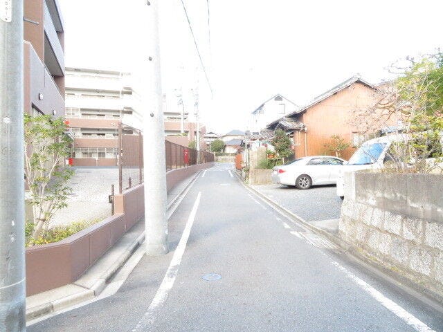 マンション北側前面道路です。