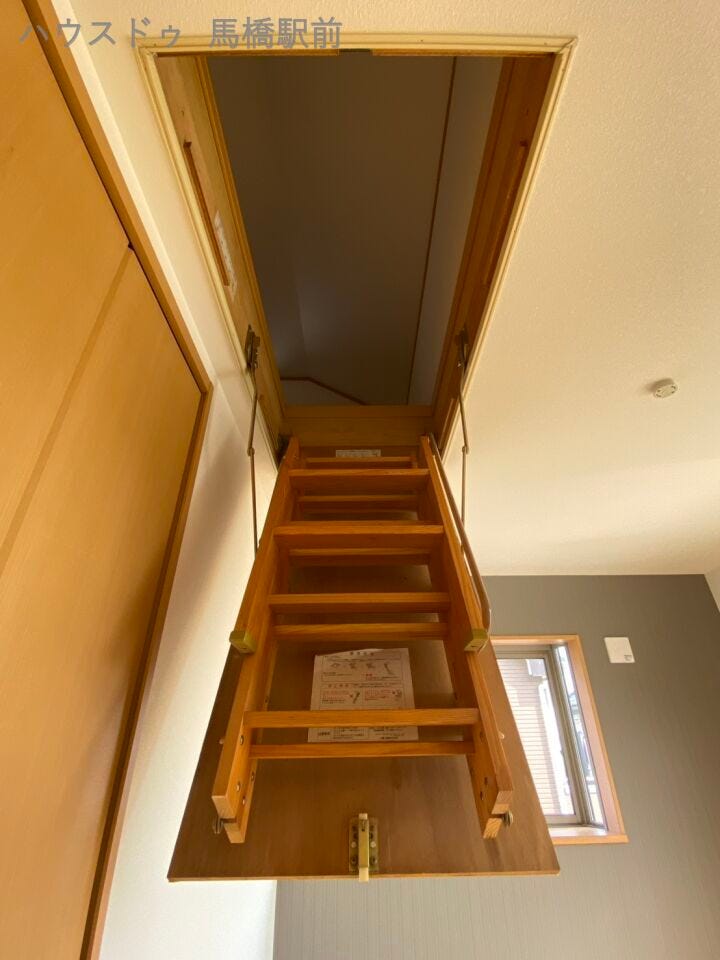 屋根裏収納
