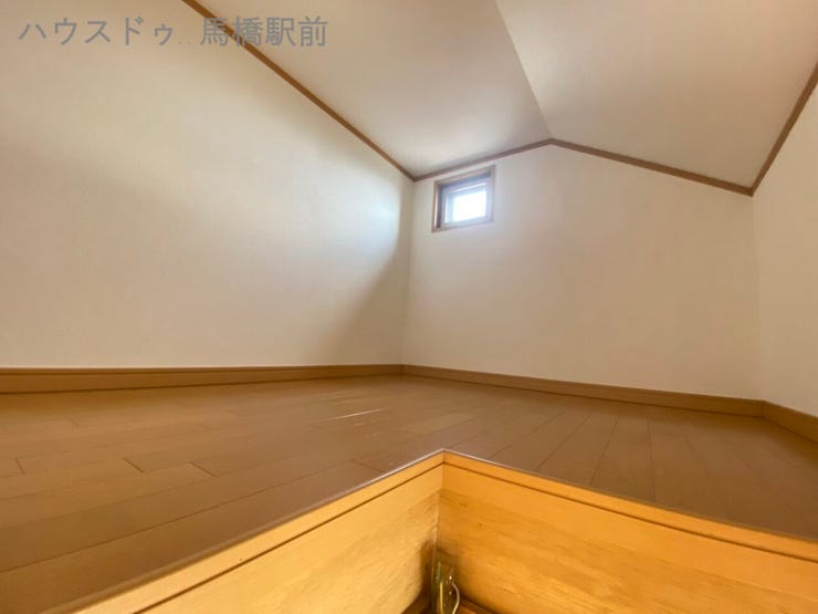 屋根裏収納