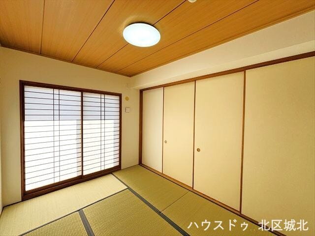 お子様の遊び場やお昼寝、来客用の寝室にと多様な用途で使えます。家族のくつろぎのスペースになりそうですね。