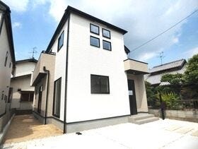 大多羅駅まで徒歩15分の好立地に新築分譲住宅が誕生。
生活利便施設が充実した閑静な住宅街です。
タクトホーム施工のZEH水準の住宅です。
2025年7月上旬完成予定です。