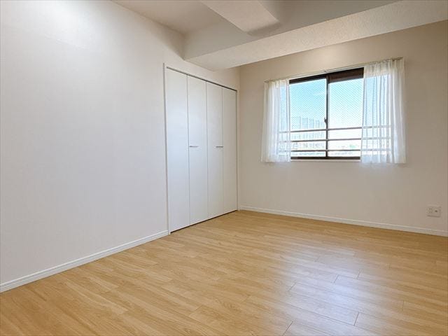 明るく、収納スペースも完備された7.1帖の洋室は、子供部屋としても、寝室としてもお使い頂けます