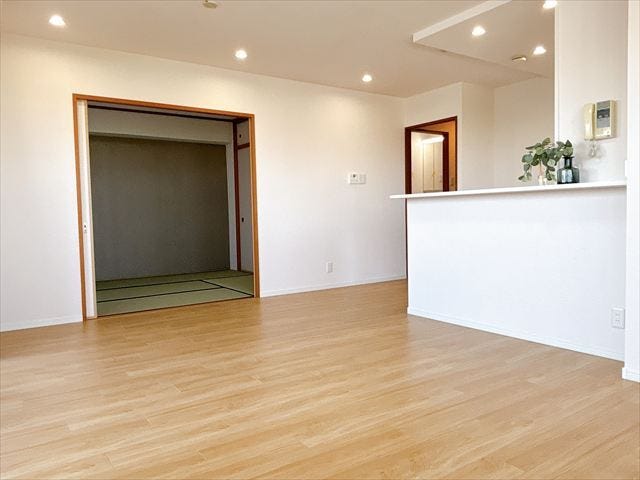 和室と繋がるリビングは小さなお子様をお昼寝させても様子が分かるので、子育てママには嬉しい間取りです。