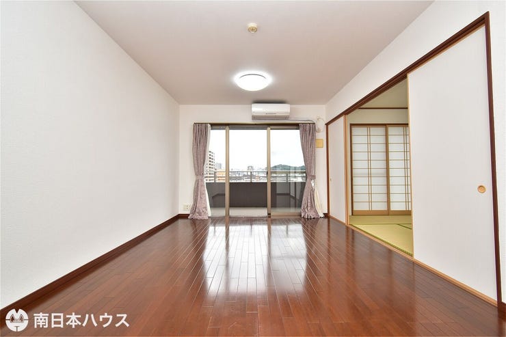西田３丁目 Ｄ’クラディア西田 【リビング】南向きのバルコニーに面したリビングです！室内程度良好で即入居も可能なお部屋です♪