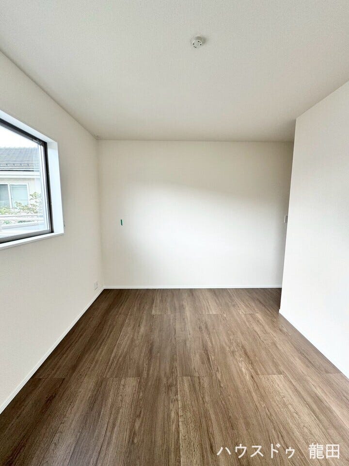 ■□■洋室■□■
洋室6.75帖・2面斜光