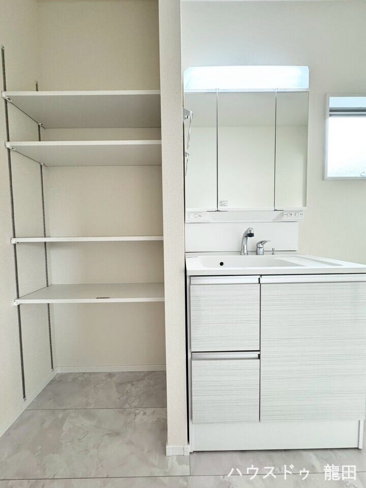 ■□■洗面化粧台■□■
洗面化粧台・可動棚収納