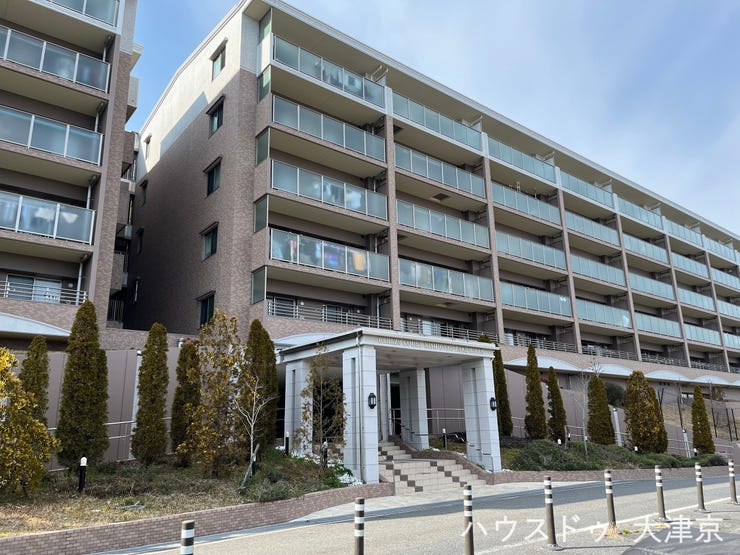 【外観】
琵琶湖を望めるマンションです。