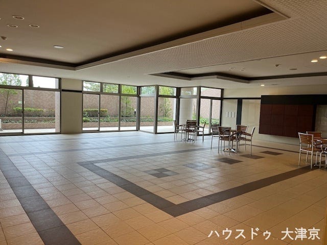 ロビーには住人同志で集まれるスペースがあります。