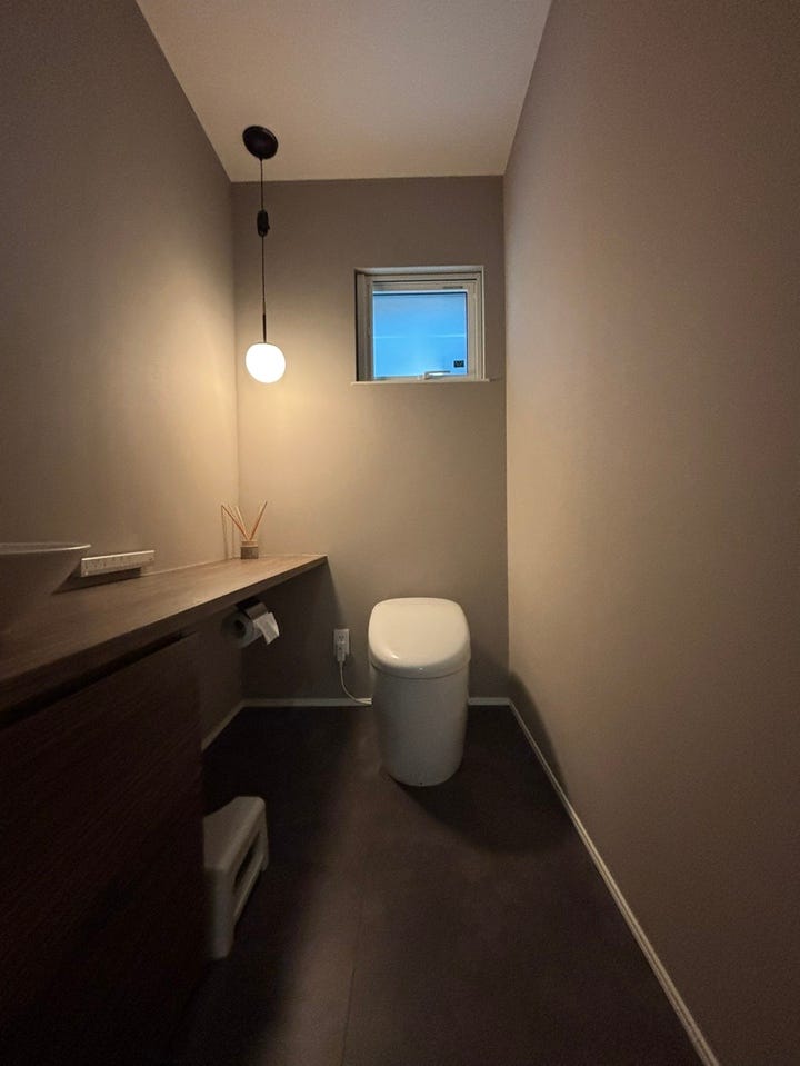 掃除しやすい設計で、家事の負担も軽くなる1階トイレ