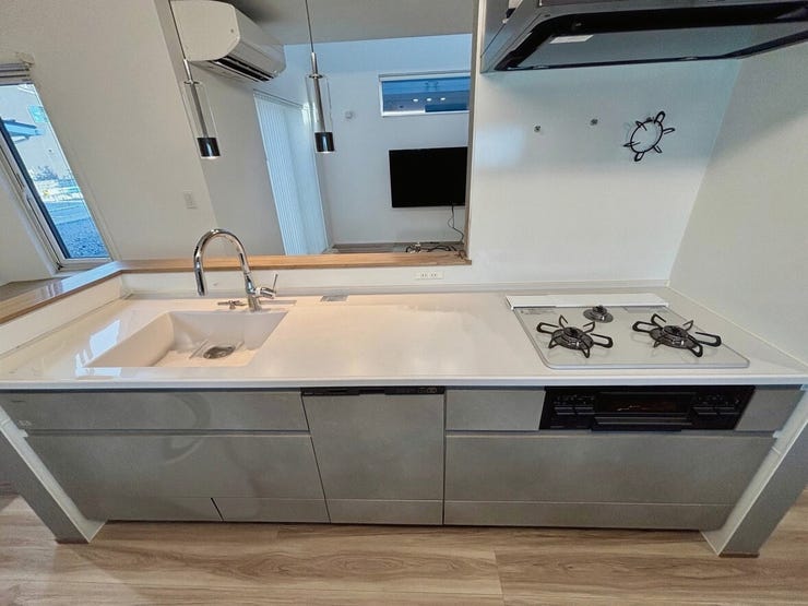 たっぷり収納付きのキッチンだから調理道具もスッキリ♪