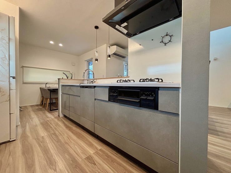 家族と会話を楽しみながら家事ができる対面キッチン