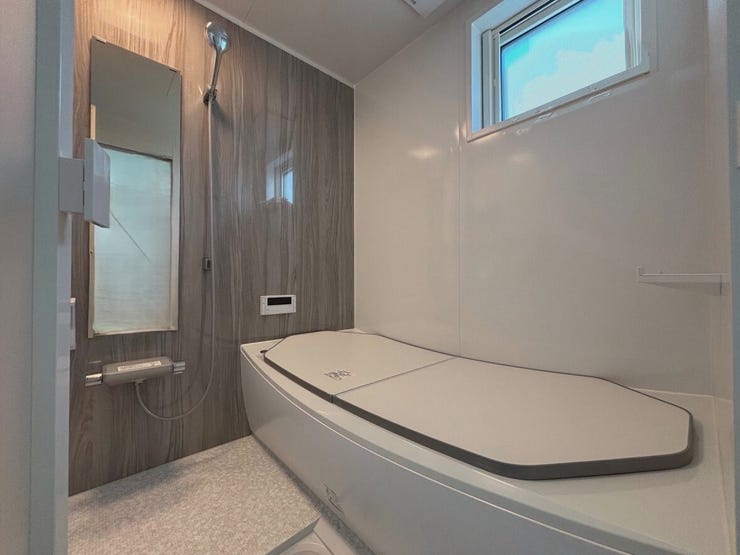 追い焚き機能付きで、家族の入浴時間がバラバラでもいつでも温かいお風呂にはいれます♪