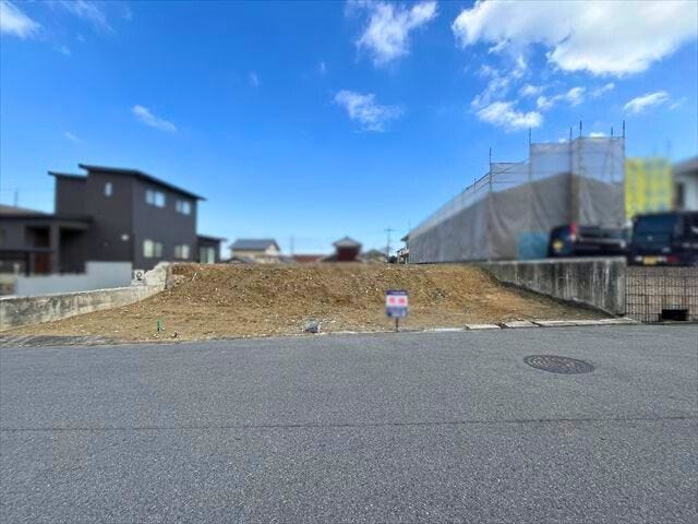 人気の平屋に駐車場、お庭も好みで作れる広さです。一度ご見学してみませんか
(2026年2月26日 西側道路から撮影)