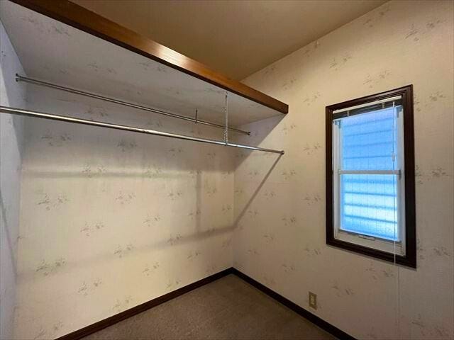 北側の洋室ウォークインクローゼットにも窓があります。物入もあり収納力◎
(2026年1月16日 撮影)