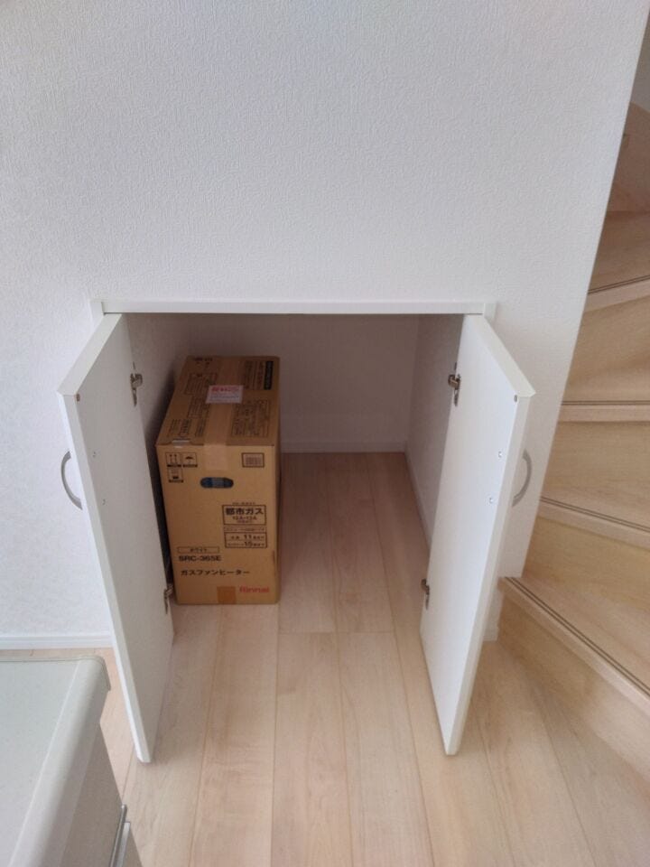 階段下収納です♪