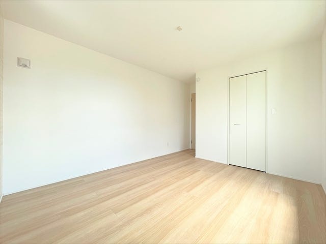 リメイクシートやウォールステッカーを貼るだけで
お部屋の雰囲気はガラッと変わって気分転換になります。