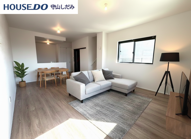 【リビング】
【家具配置イメージ/リビング】光が優しく差し込む明るいリビング♪最高の家族団らんのお時間をお過ごしいただけます♪ひろびろとしたLDKで、ソファや4人掛けテーブルを置いても使いやすい配置です。