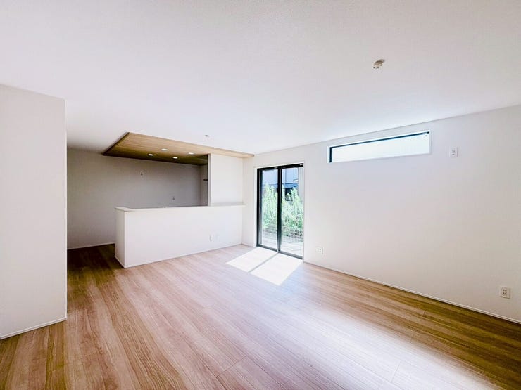 リビングは家具や通路を確保しても十分な広さがあり、空間に開放感と余裕を感じながら生活できます♪