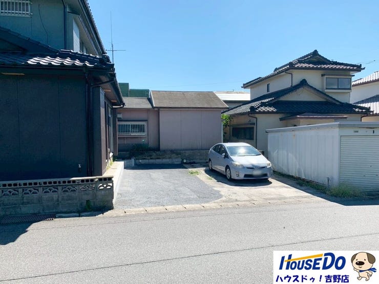 普通車3台駐車可能です♪