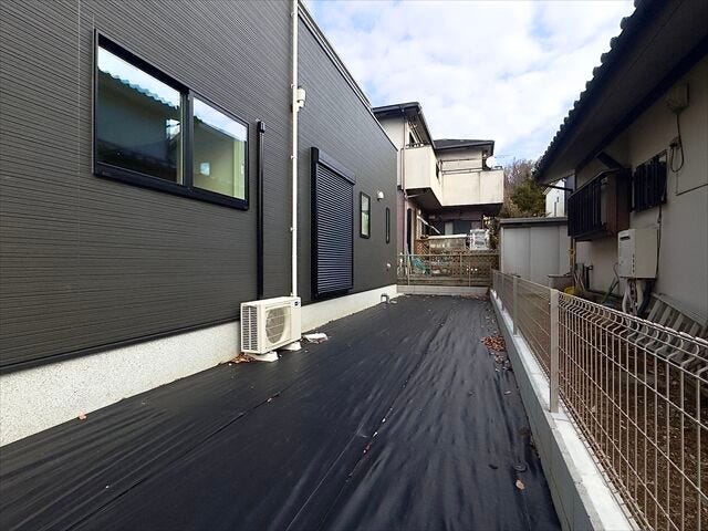 庭:広めのお庭なのでお子様と遊んだり、ペットと遊んだりできそうですね。ガーデニングや家庭菜園なども楽しめそうです。