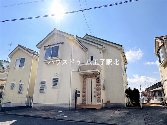 【外観】
2026年1月リフォーム済み!小・中学校まで徒歩10分以内と、お子様の通学も安心なエリアに2007年築の中古一戸建てが登場です。