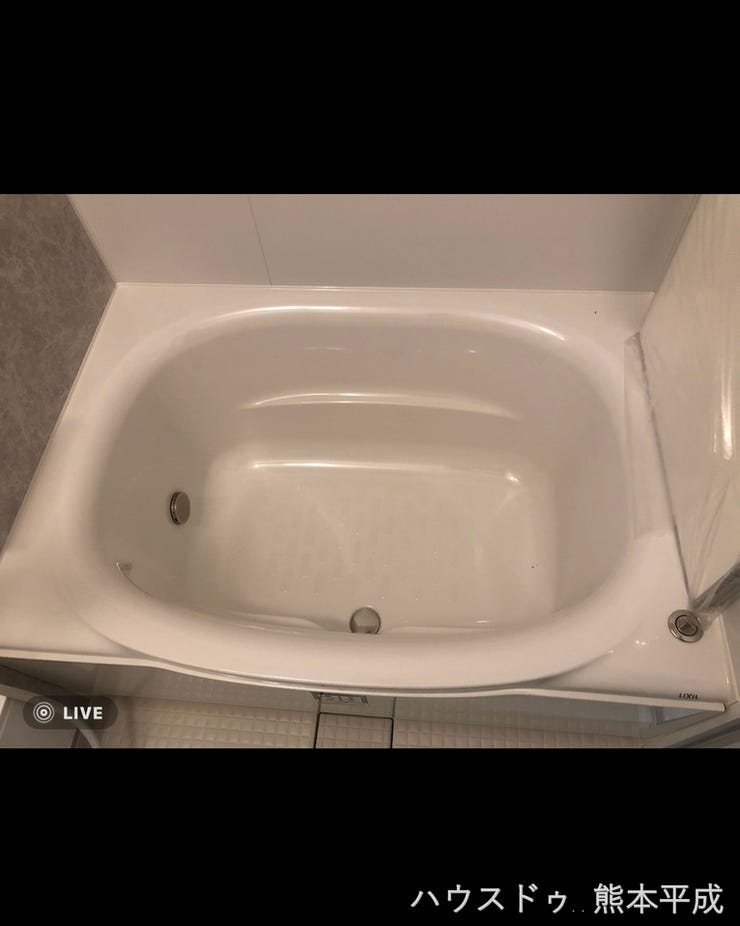 ダブルの保湿効果でお湯が冷めにくいサーモバスと節水型エコアクアシャワーの浴室です。バストイレ別がとても嬉しい物件です。