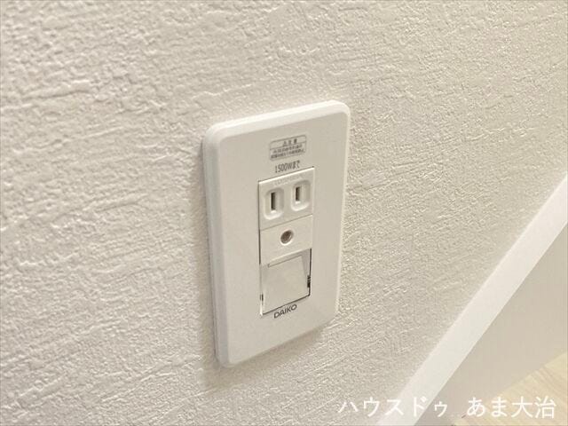 階段部にはセンサー照明付き。