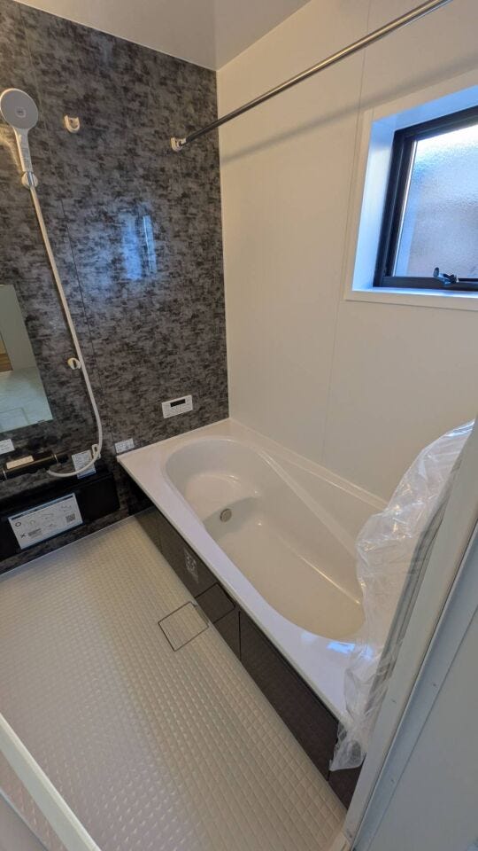 ◇アクセントパネルがオシャレなバスルーム