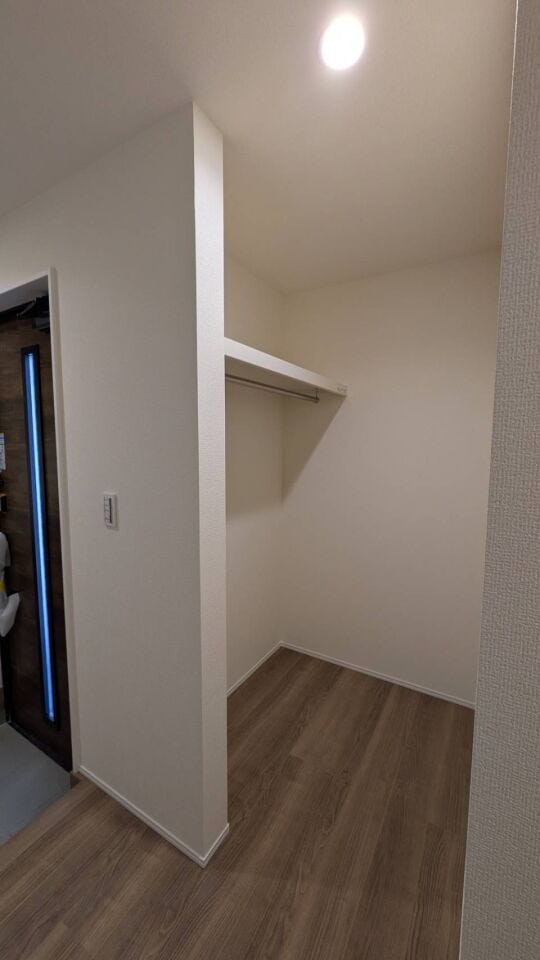 ◇玄関を上がった先に収納スペースを設けています。