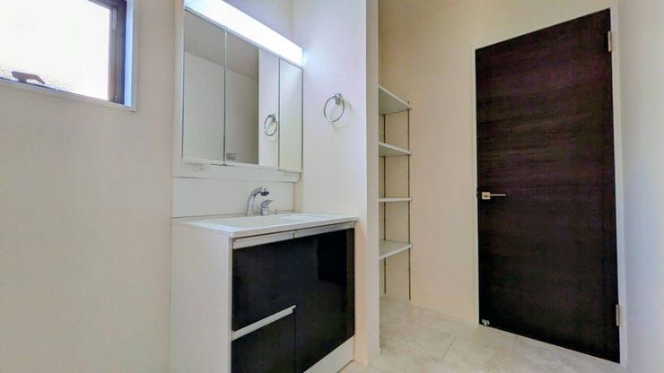 ◇洗面所にも棚が備え付けられていて便利な設計になっています