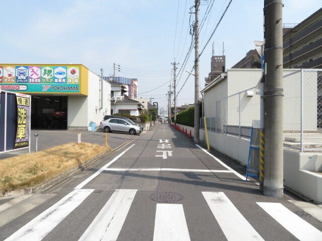 マンション北側前面道路です。